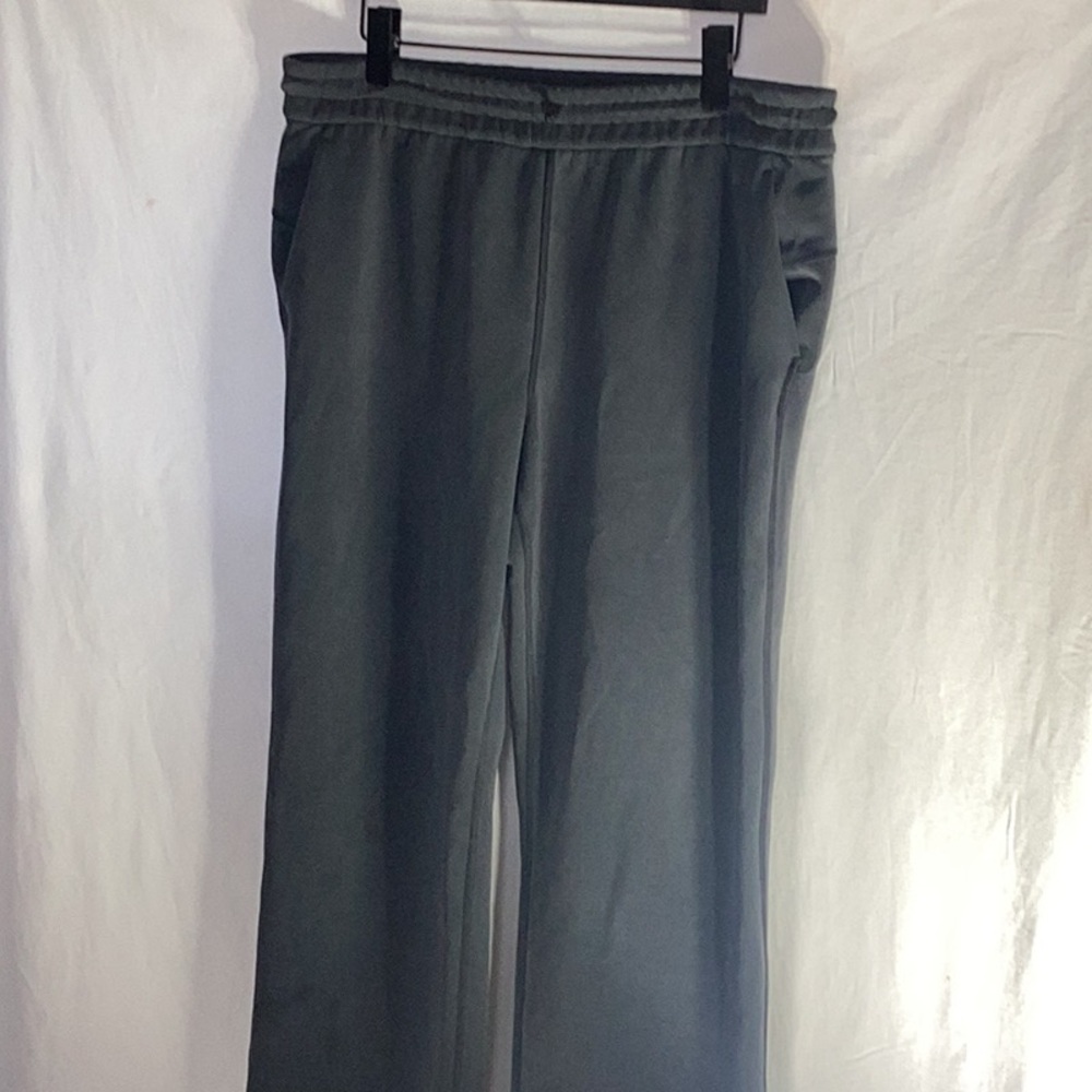 Lululemon pants - Picture 3 of 11